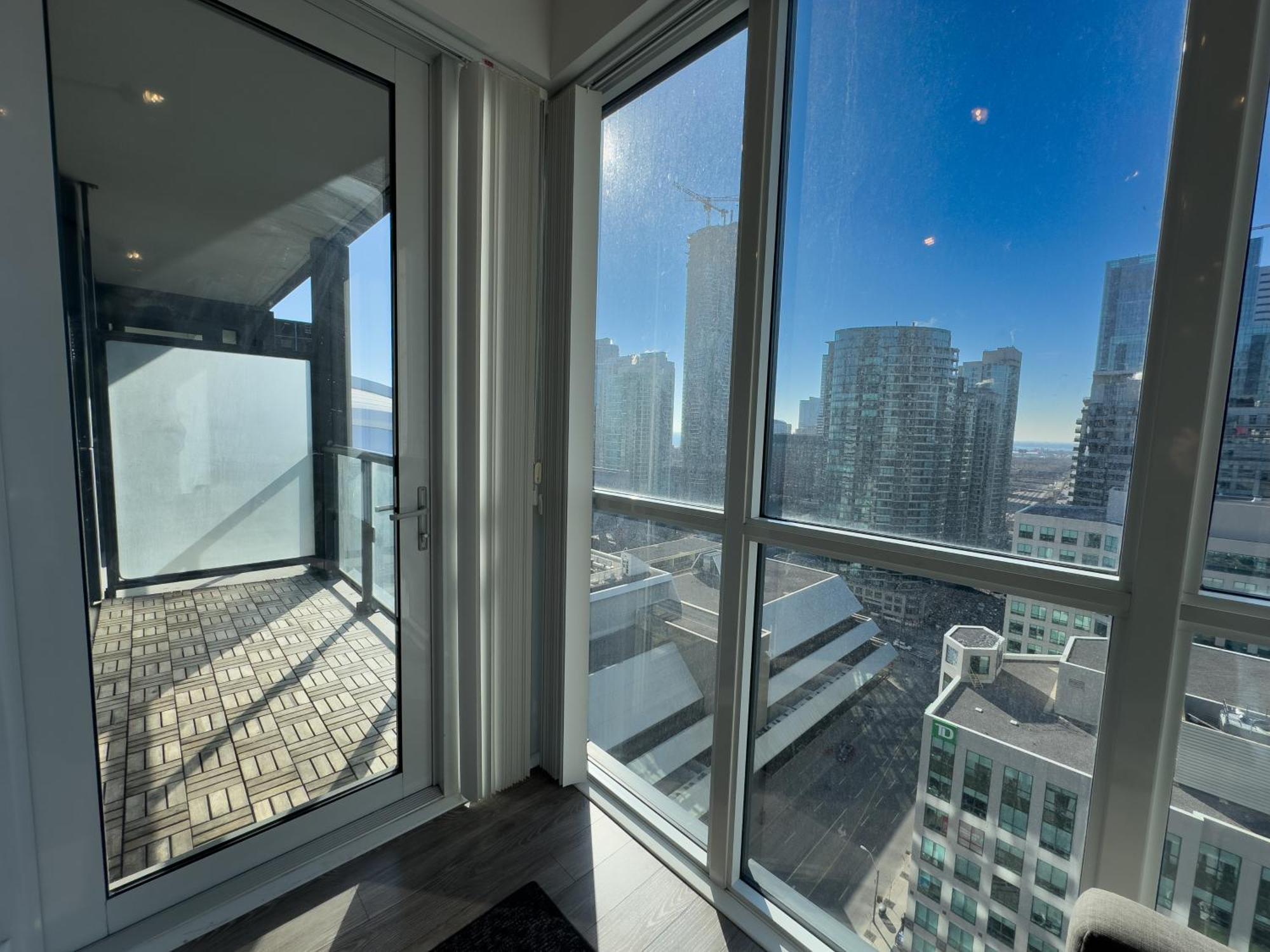 Lux 300 Front Cn Tower View & Free Parking * Toronto